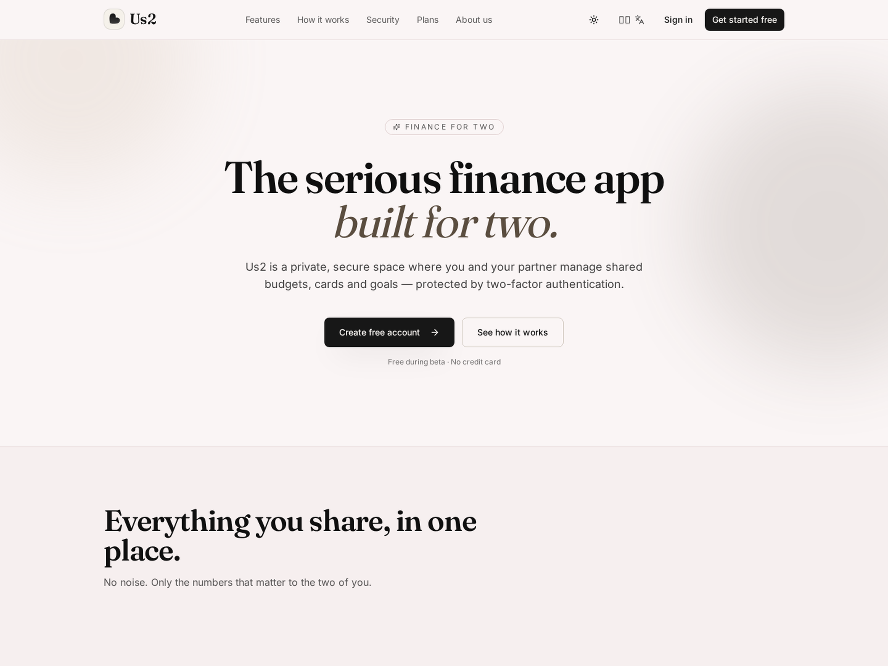 Landing page do US2 Finance — app de finanças para casais com headline serifada 'The serious finance app built for two' em fundo claro